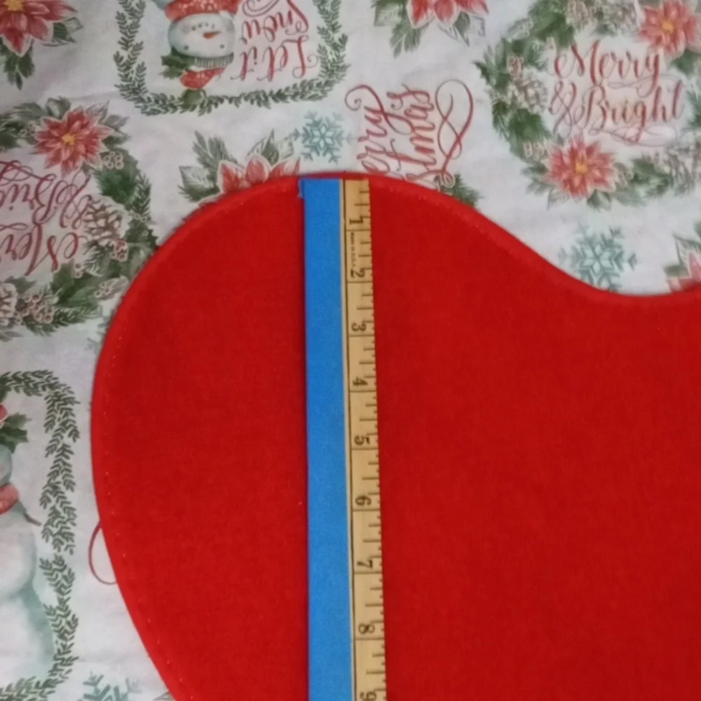 NWOT Red Heart-Shaped Rug 20 inches BY 15 inches (not oversized)